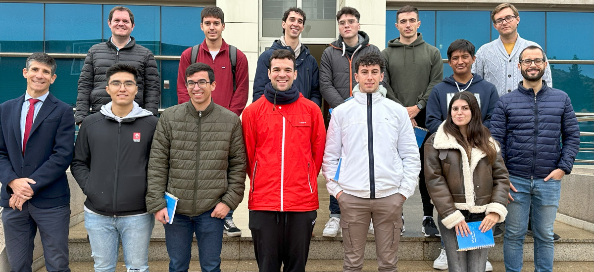 Estudiantes de Industriales visitan la división aeronáutica de Mecánicas Bolea